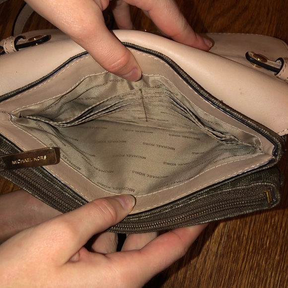 Michael Kors Signature Small Fulton Flap Crossbody - Picture 5 of 8